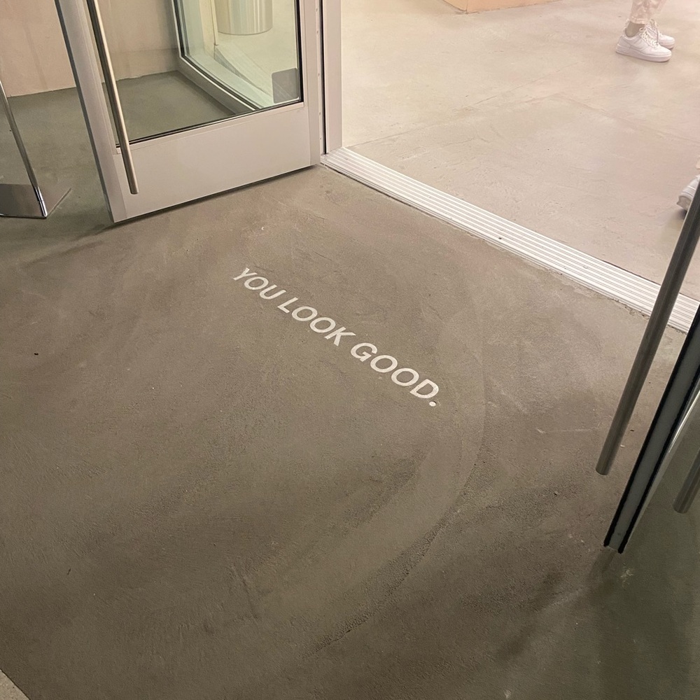 Glossier LA keychain (special edition) - Picture 3 of 3